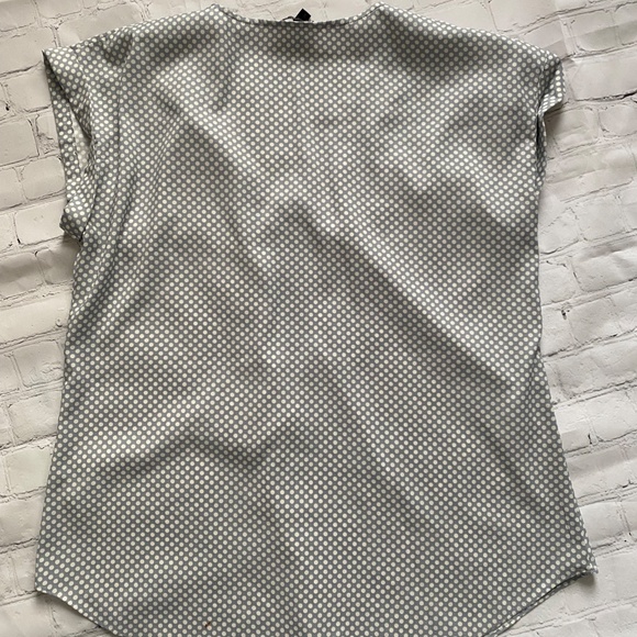 Express Grey polka dot zippered blouse with cuffed shoulders size large - Picture 2 of 5